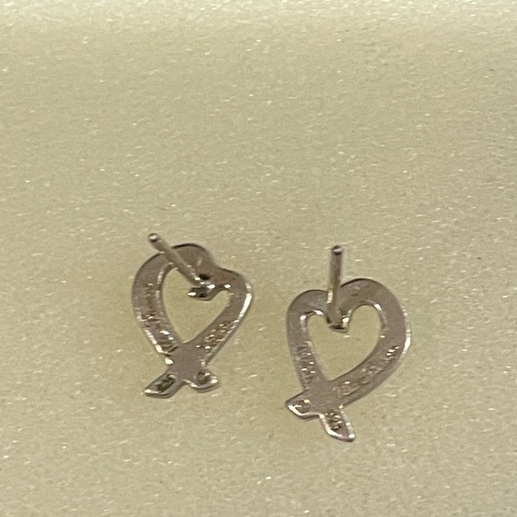 Tiffany & Co .Paloma Picasso
Loving Heart Earrings - Picture 7 of 11